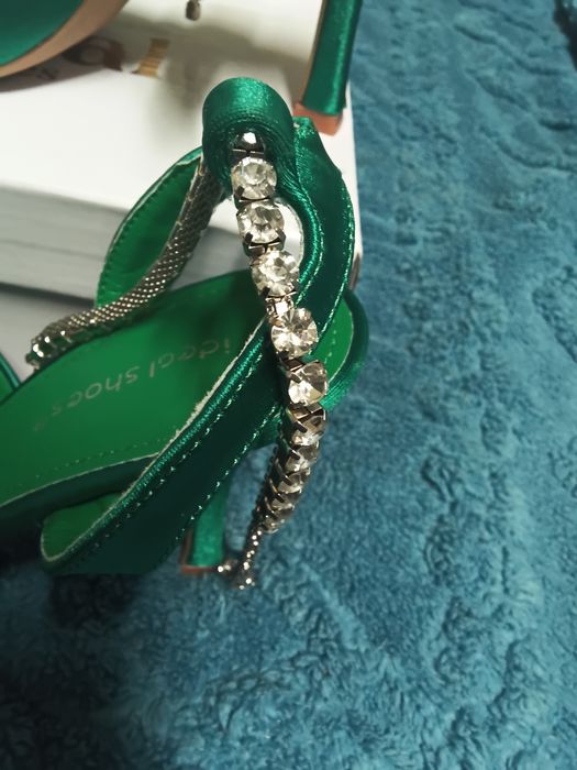 Nowe szpilki buty na obcasie satyna eleganckie butelkowa zieleń srebro