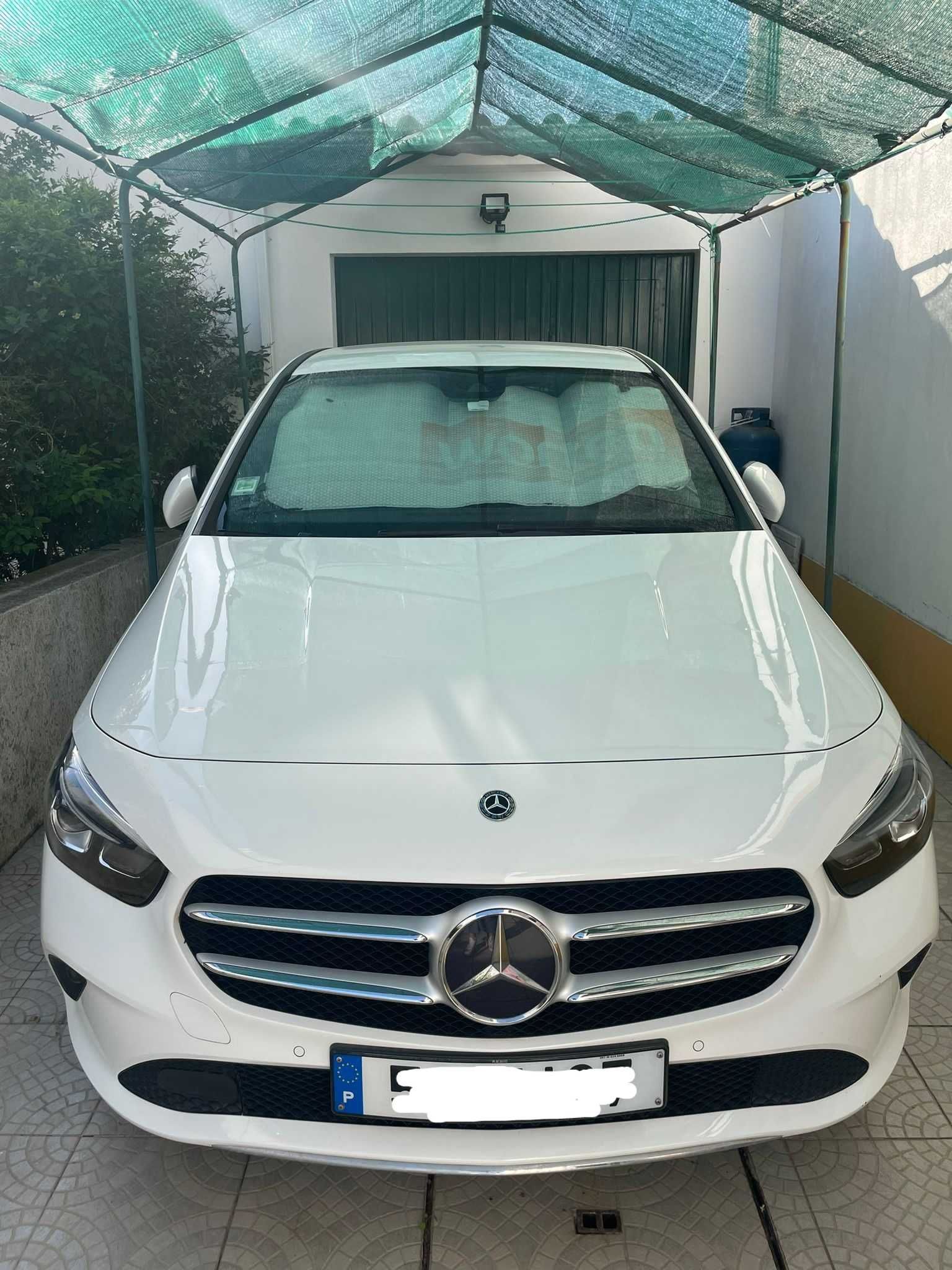 Mercedes Benz B 180d branco semi novo