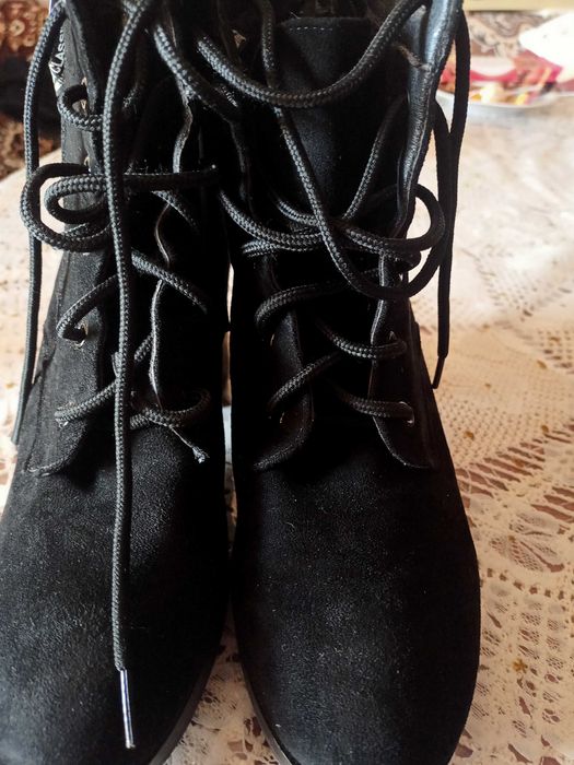 Продам жіночі черевики з Італії.