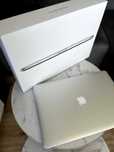MacBook Pro 15” Mid 2015 (A1398) – i7 / 16 GB RAM / 256 GB SSD + torba