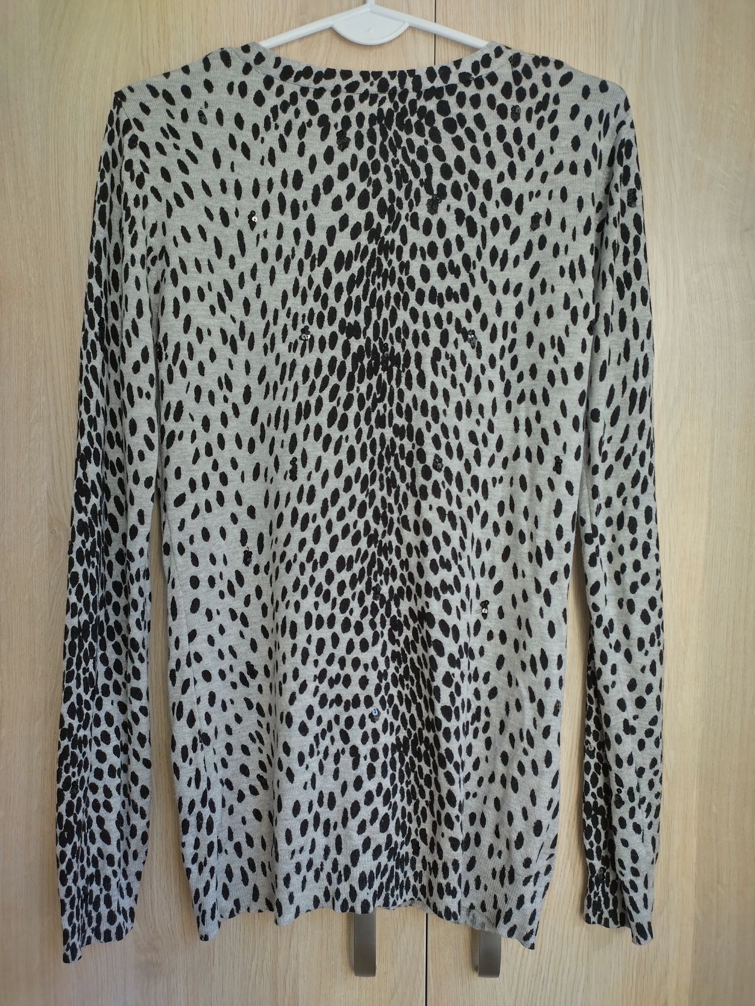 Sweterek w panterkę Guess rozmiar M/L z cekinami
