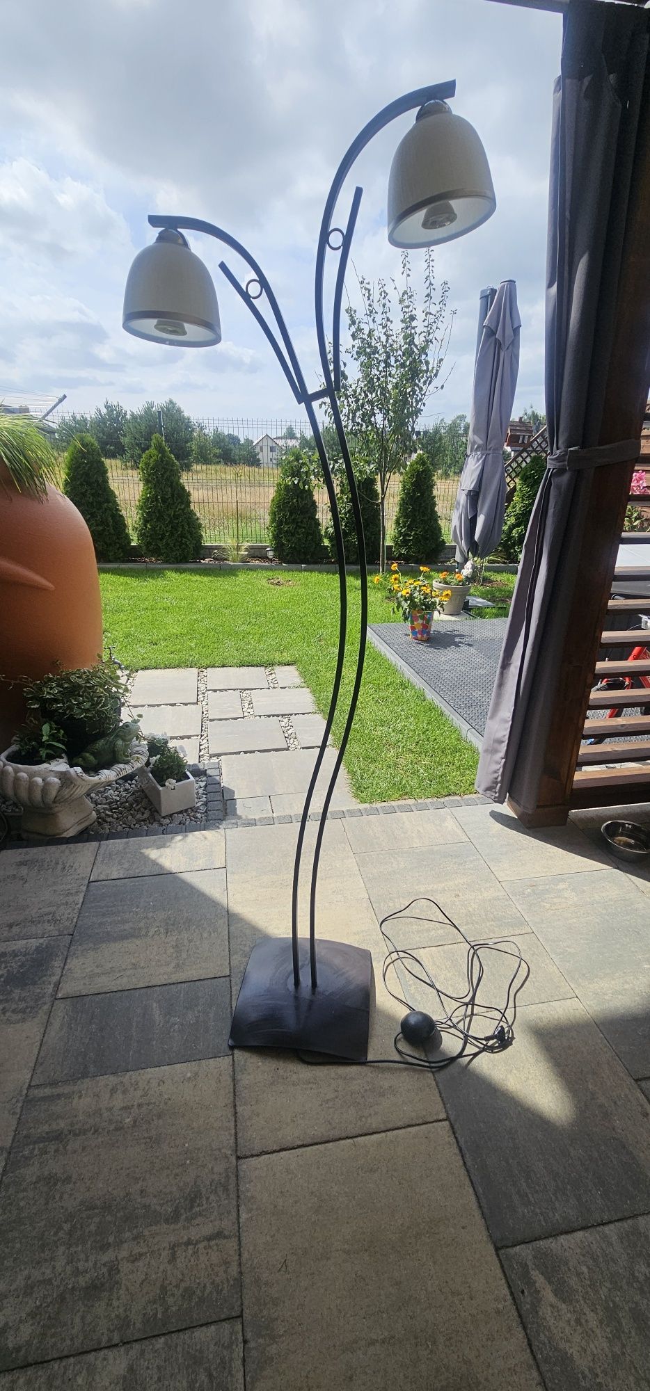 Lampa  stojanca do salonu