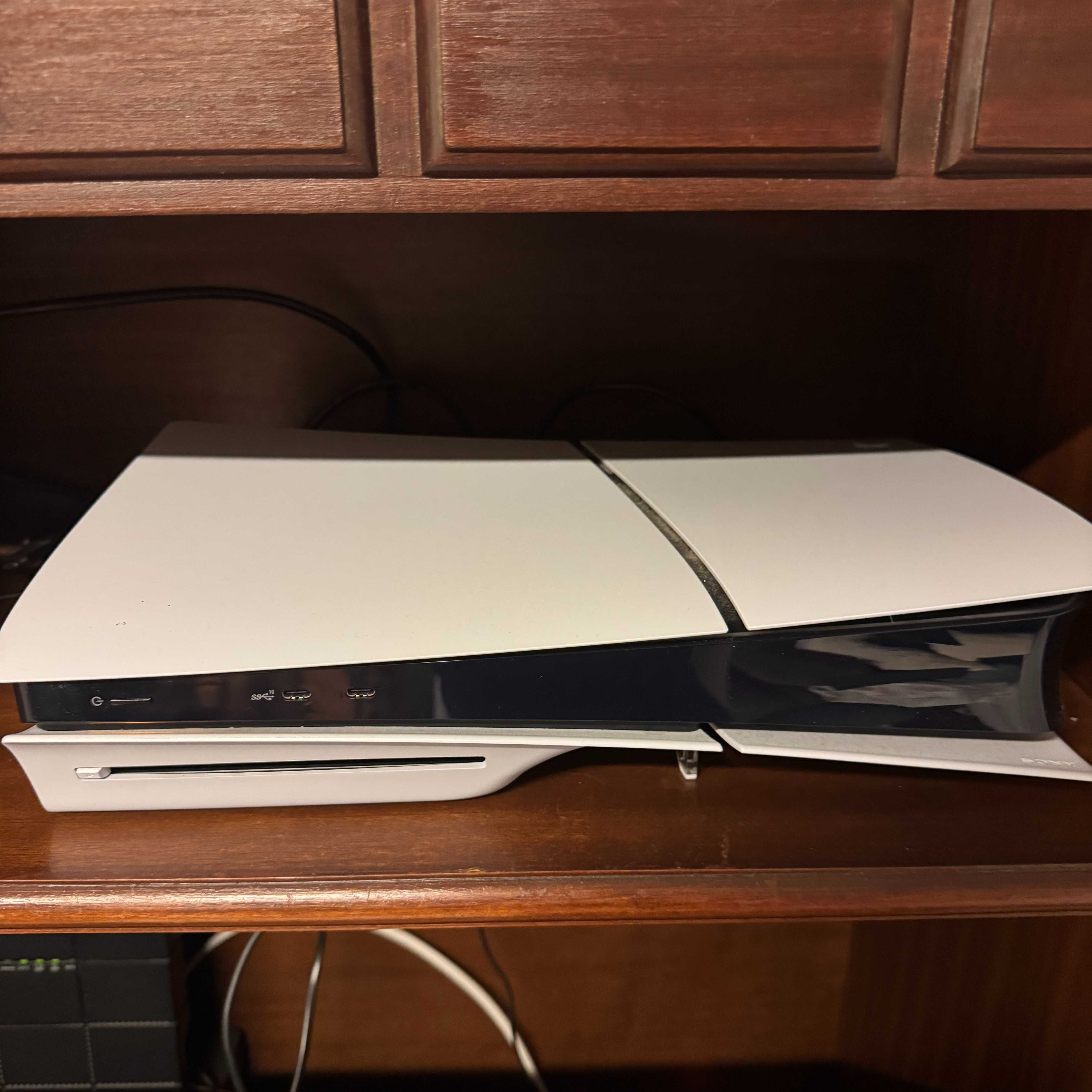 PlayStation 5 (com leitor de discos) + SSD 2TB + 2 Jogos + 2 Comandos