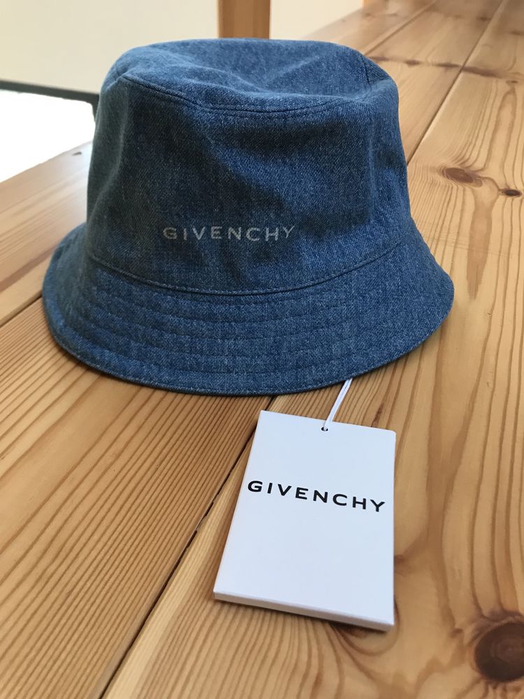 Kapelusz givenchy