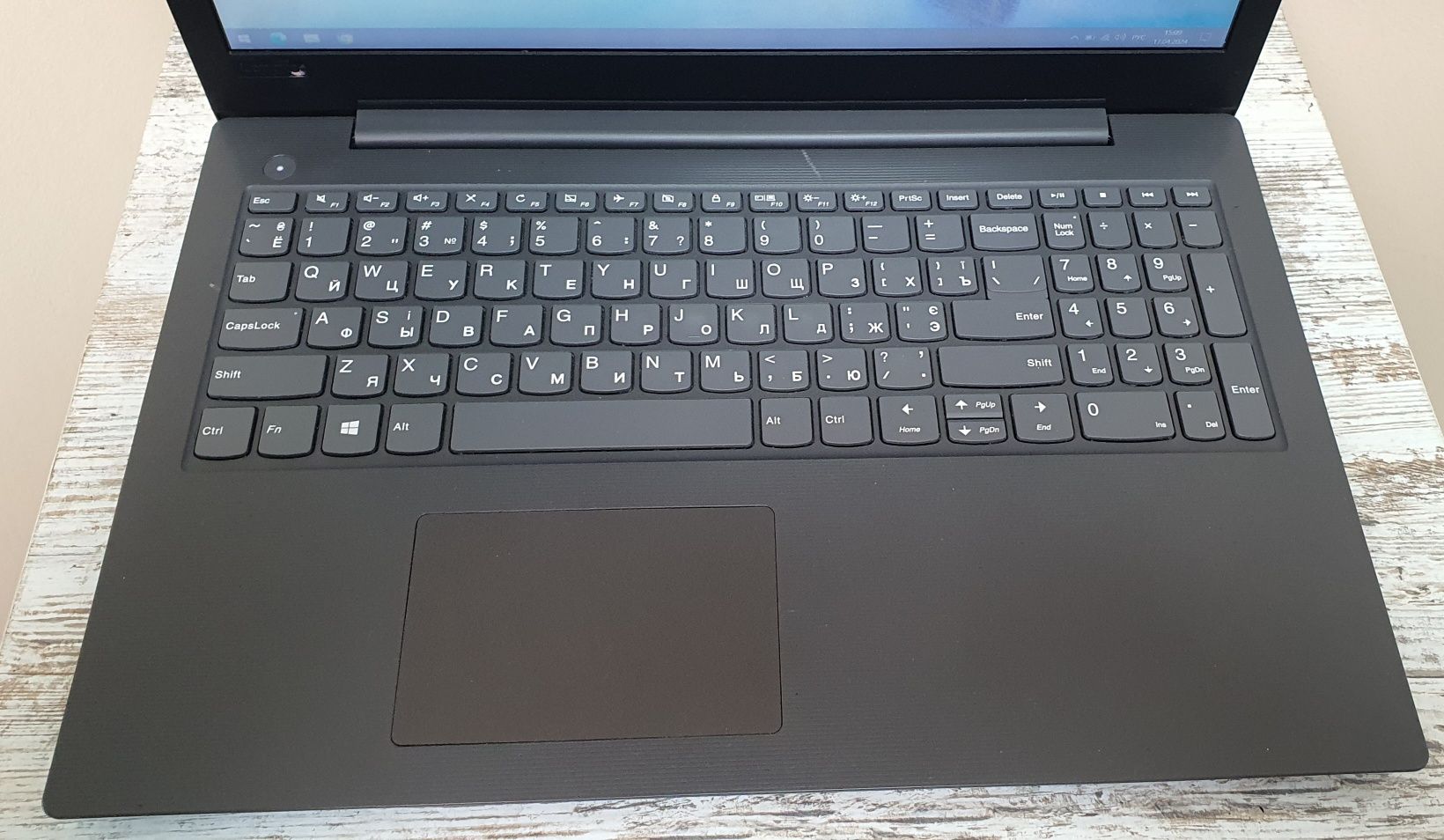 Ноутбук Lenovo IdeaPad V130, экран 15.6 fullHD, core i5 7200, ssd256,8