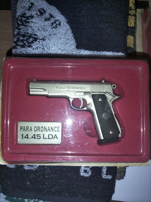 Réplicas decorativas de pistola/revólver