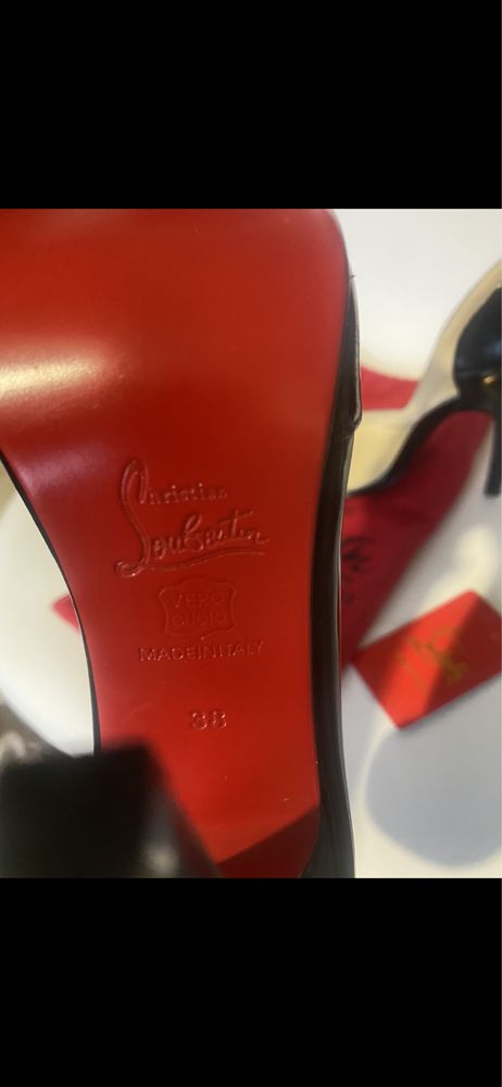 Szpilki Christian Louboutin kolor czarny