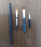 Zestaw 4 mini pędzelków idealnych na podróż travel size