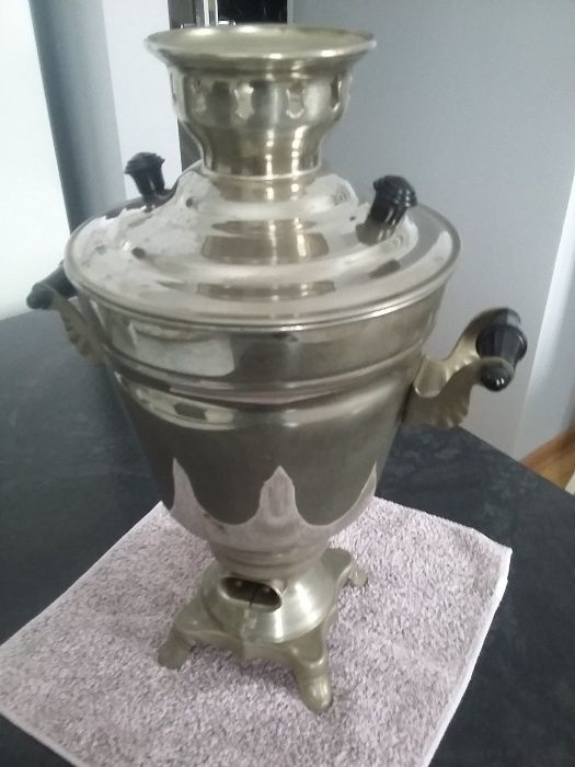 Samowar elektryczny rosyjski z 1979 r nówka + dwa samowarki niniaturki