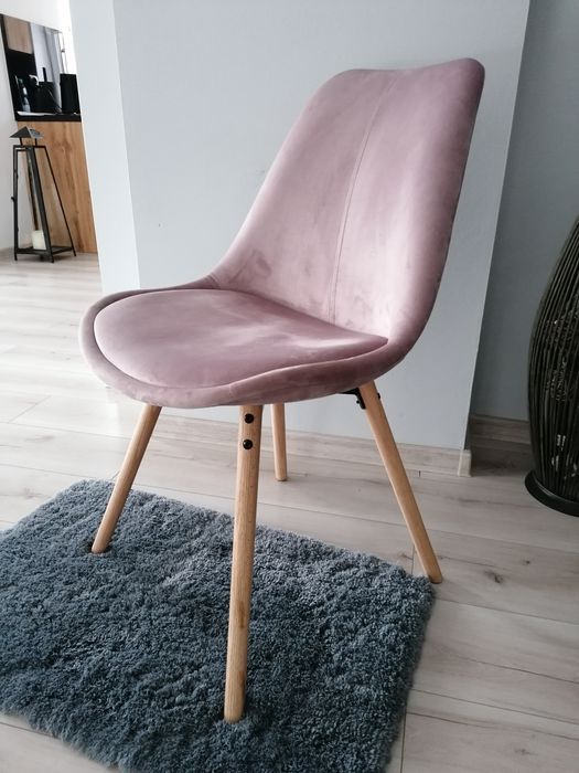 Krzesło skandynawskie nowoczesne welurowe kastrup jysk aksamit róż dąb