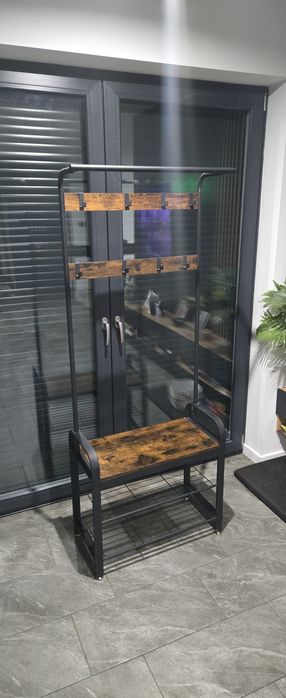 Wieszak na ubrania z siedziskiem