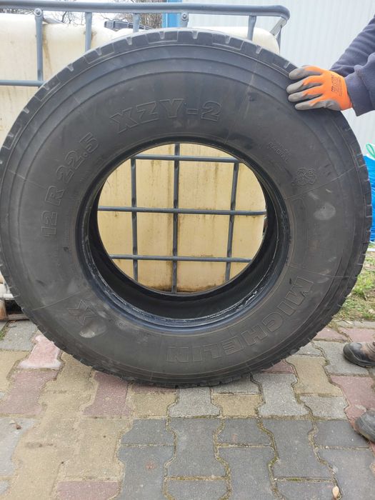 Opony 12 R22,5 MICHELIN 2 x przód , 4 x tył