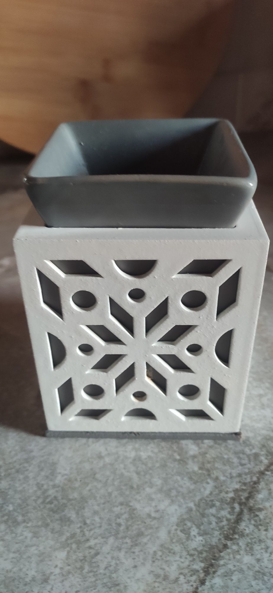 Kominek drewniany z ceramiczną podstawką