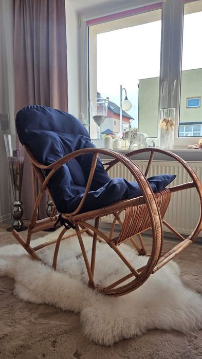 Fotel bujany wiklinowy z poduszką