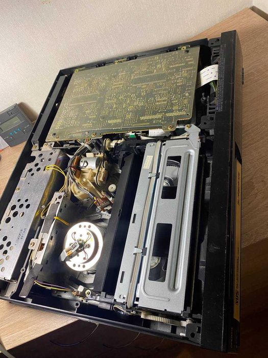 Продам  видео магнитофон SHARP VC 770 E