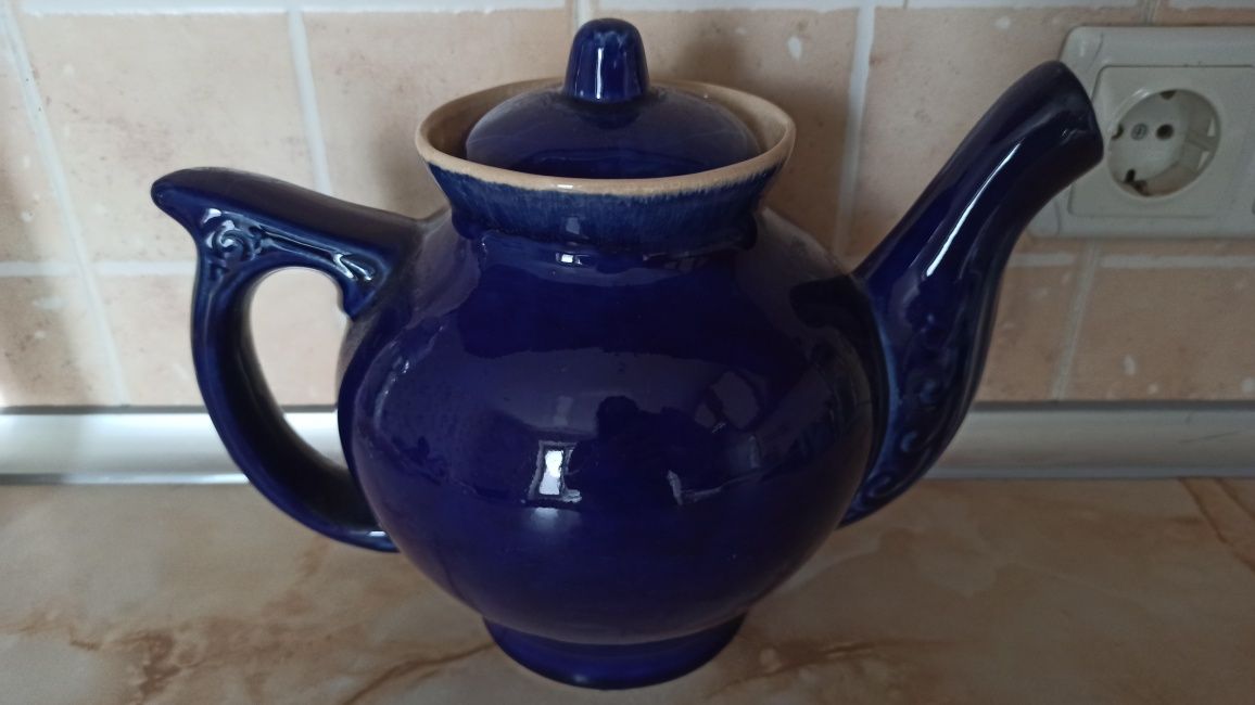 Великий керамічний синій чайник
