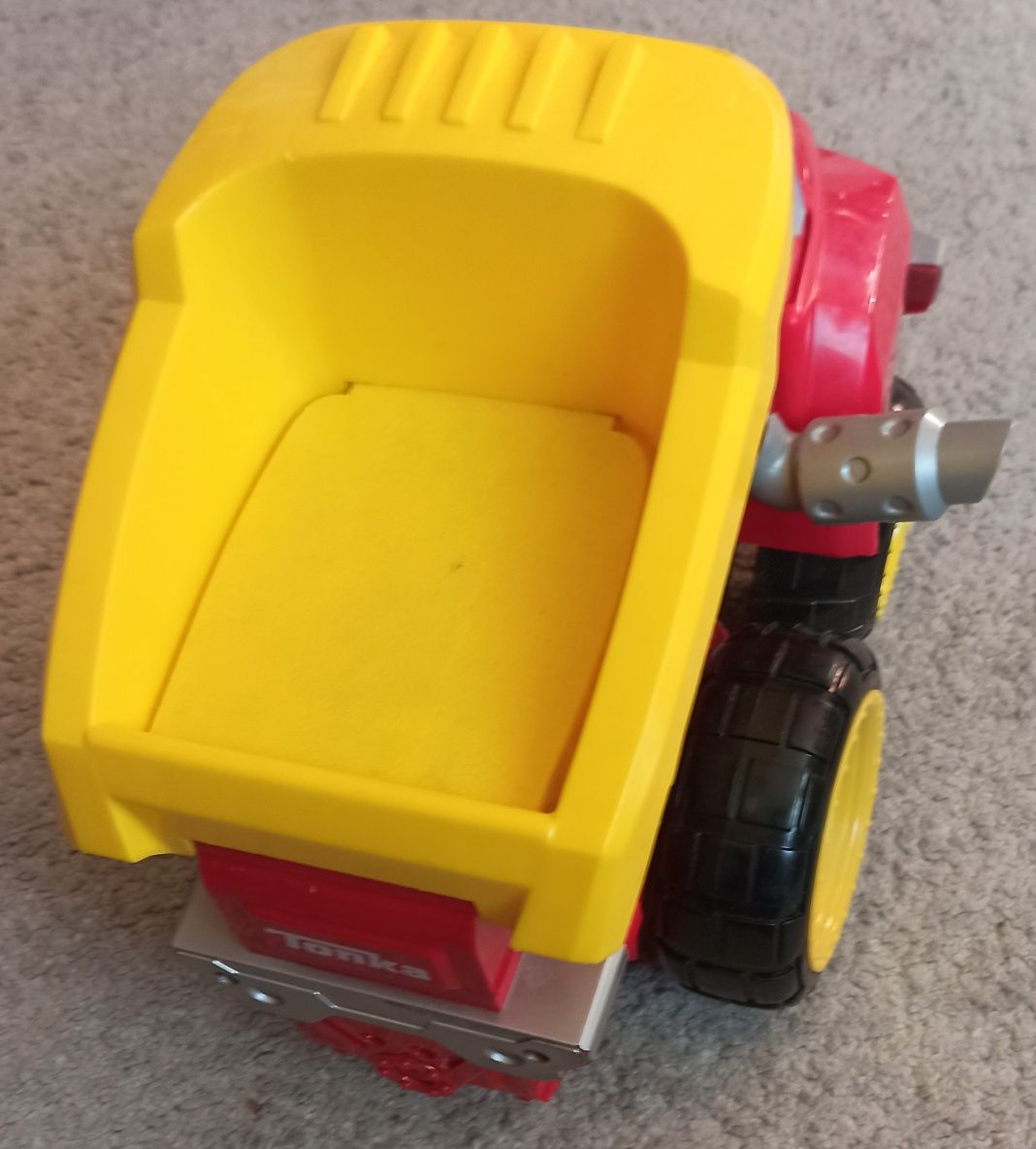 Wywrotka Hasbro Tonka Chuck Warkocząca Gaduła 18341