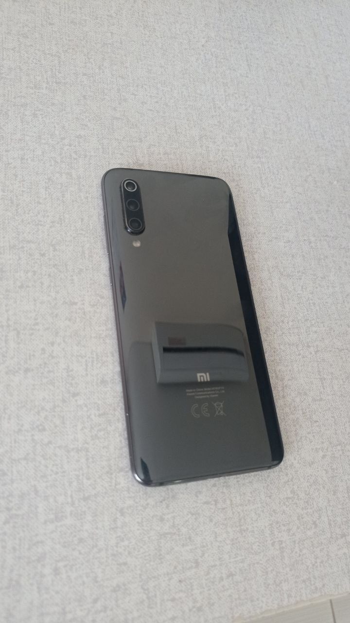 Xiaomi mi 9 в хорошем состоянии