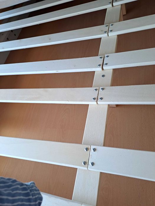 Cama casal branca com leds