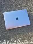 MacBook pro 2016 nie ładuje