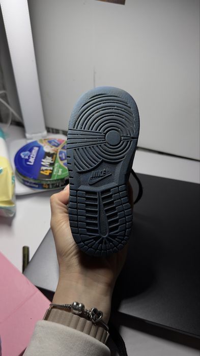 Дитячі ботинки.