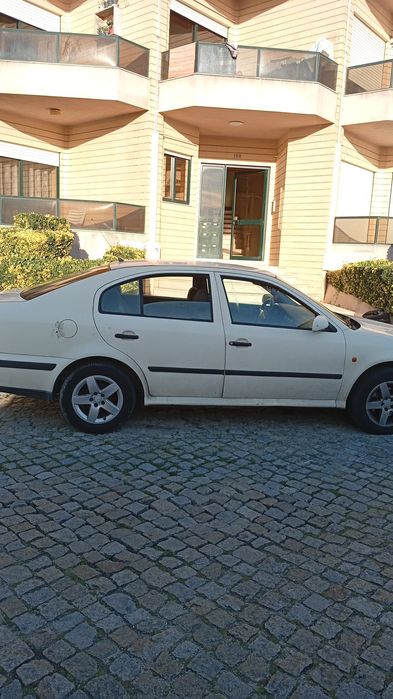Scoda  75642 quilômetros, gasóleo, bem estimado.900 negociável