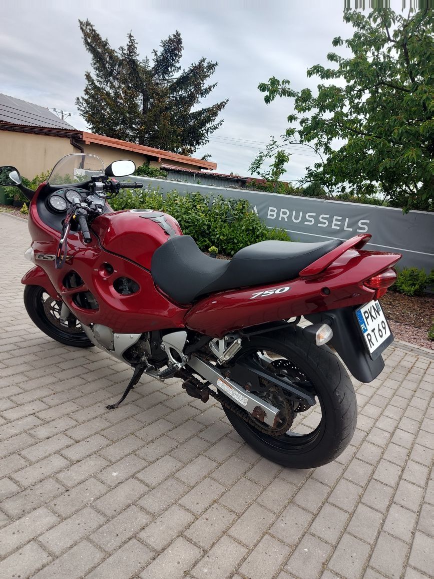 Suzuki gsx f 750.