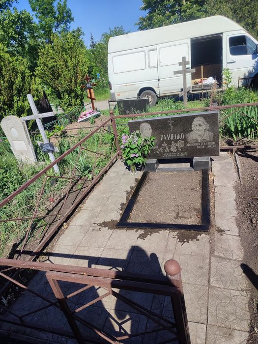 Уборка могил покраска оград Кривой Рог