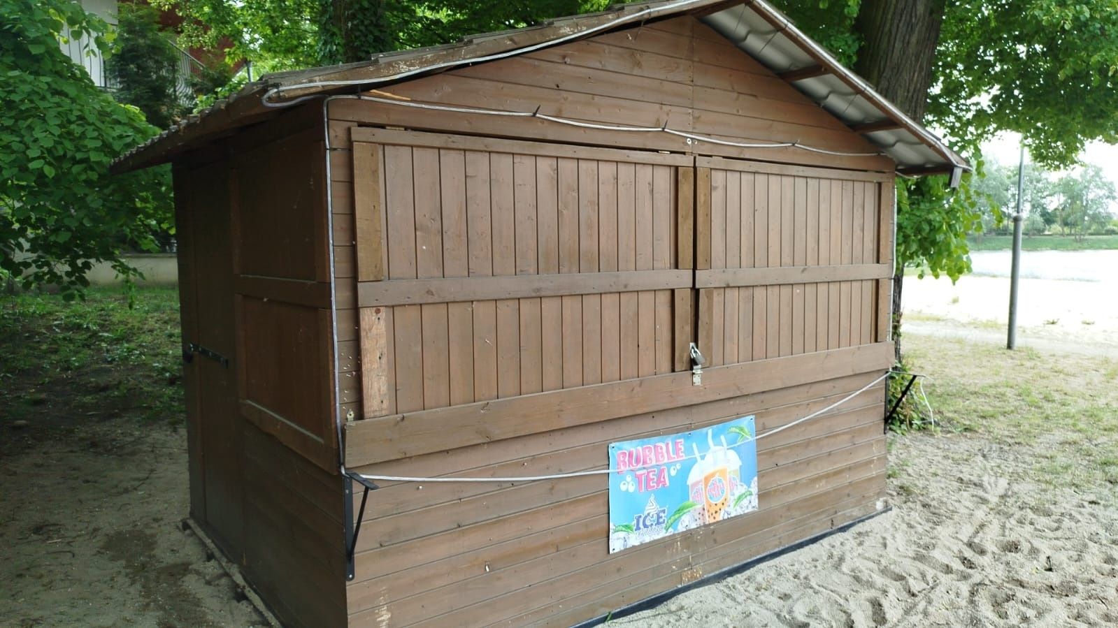 Biznes, Domek drewniany,dwie budki gastronomiczne z wyposażeniem