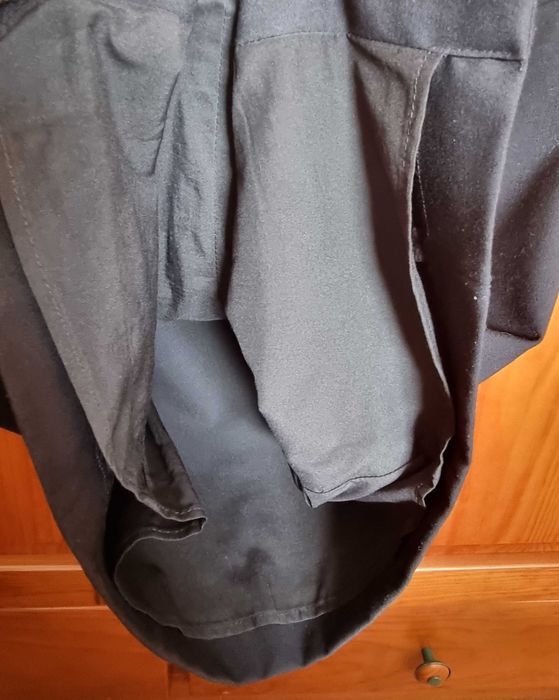 Saia estilo executivo preta H&M, tamanho 36