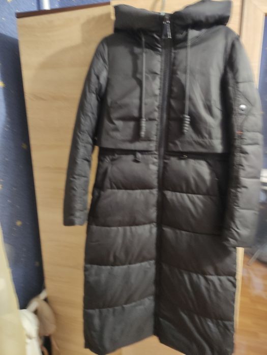 Теплий довгий  пуховик. р S. В гарному стані.