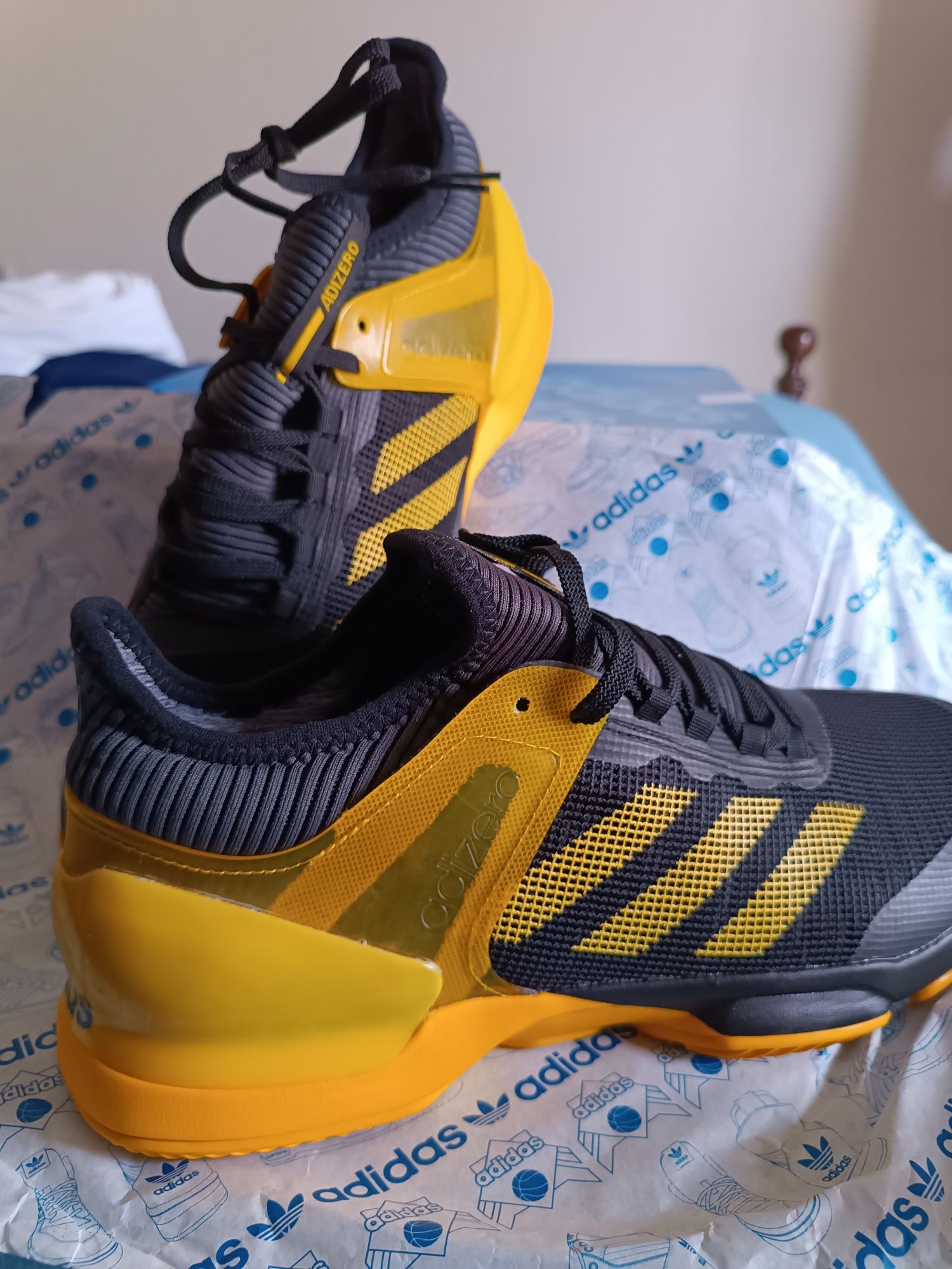 Tênis adidas 44.3