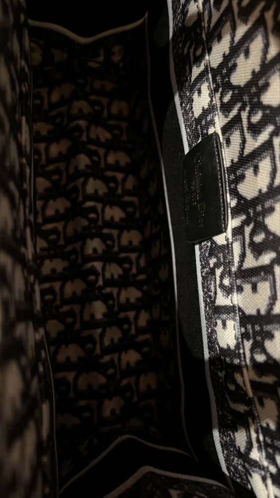 Bolsa preta e branca
