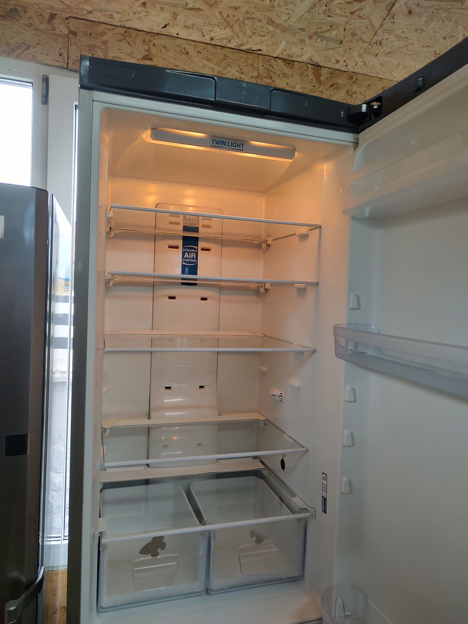 Холодильник Indesit 2м , привезений з Німеччини