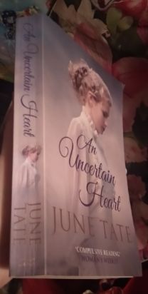 книга на английском языке роман An Uncertain Heart Джун Тейт june tate