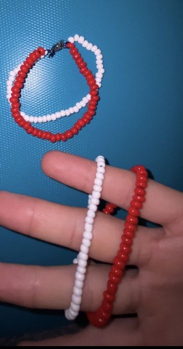 Brasoletka dla dzieci bialo czerwona, koraliki