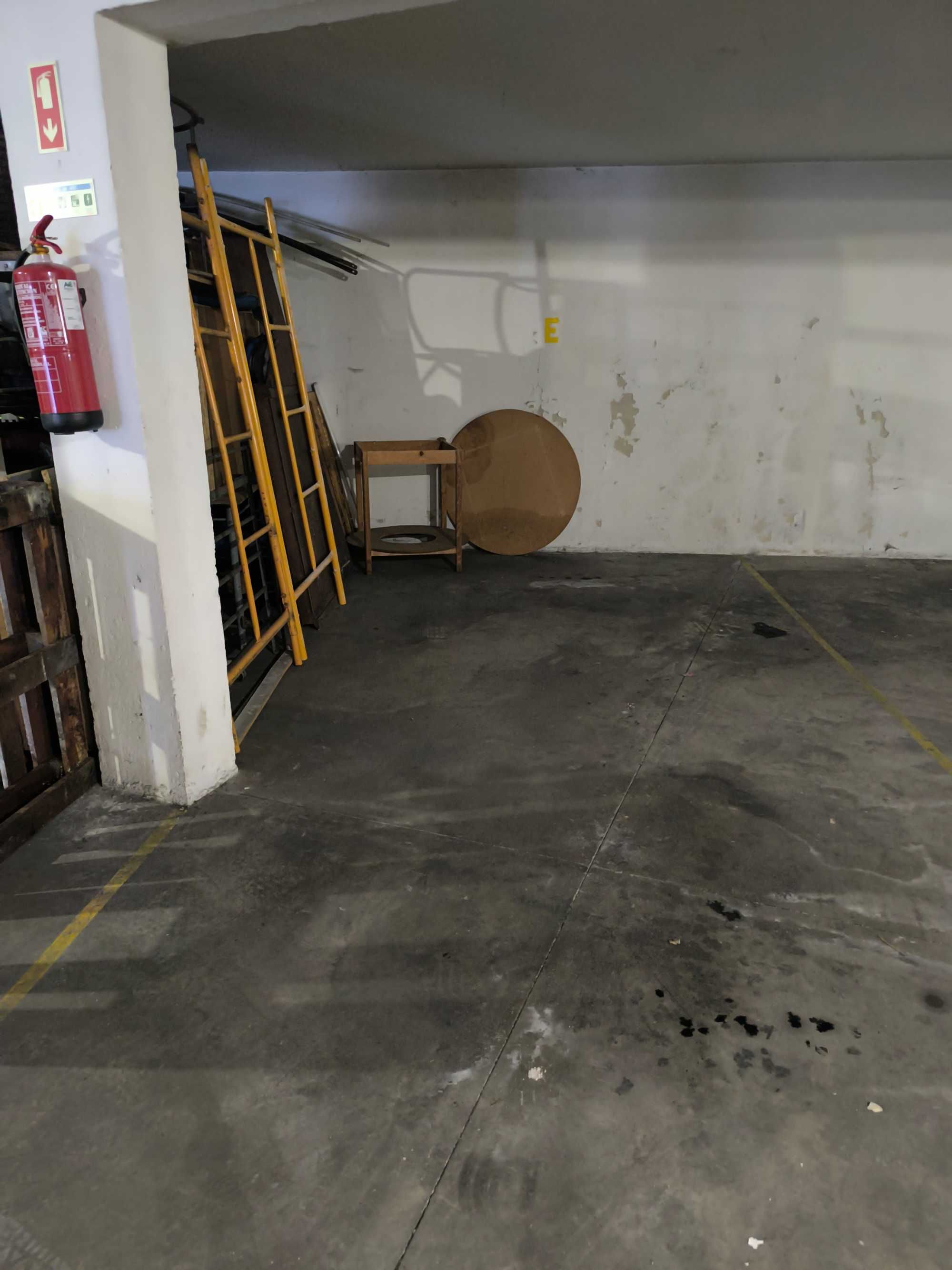 Alcanena-Loja com 50m2 com WC e Garagem- arrenda 285€/mes