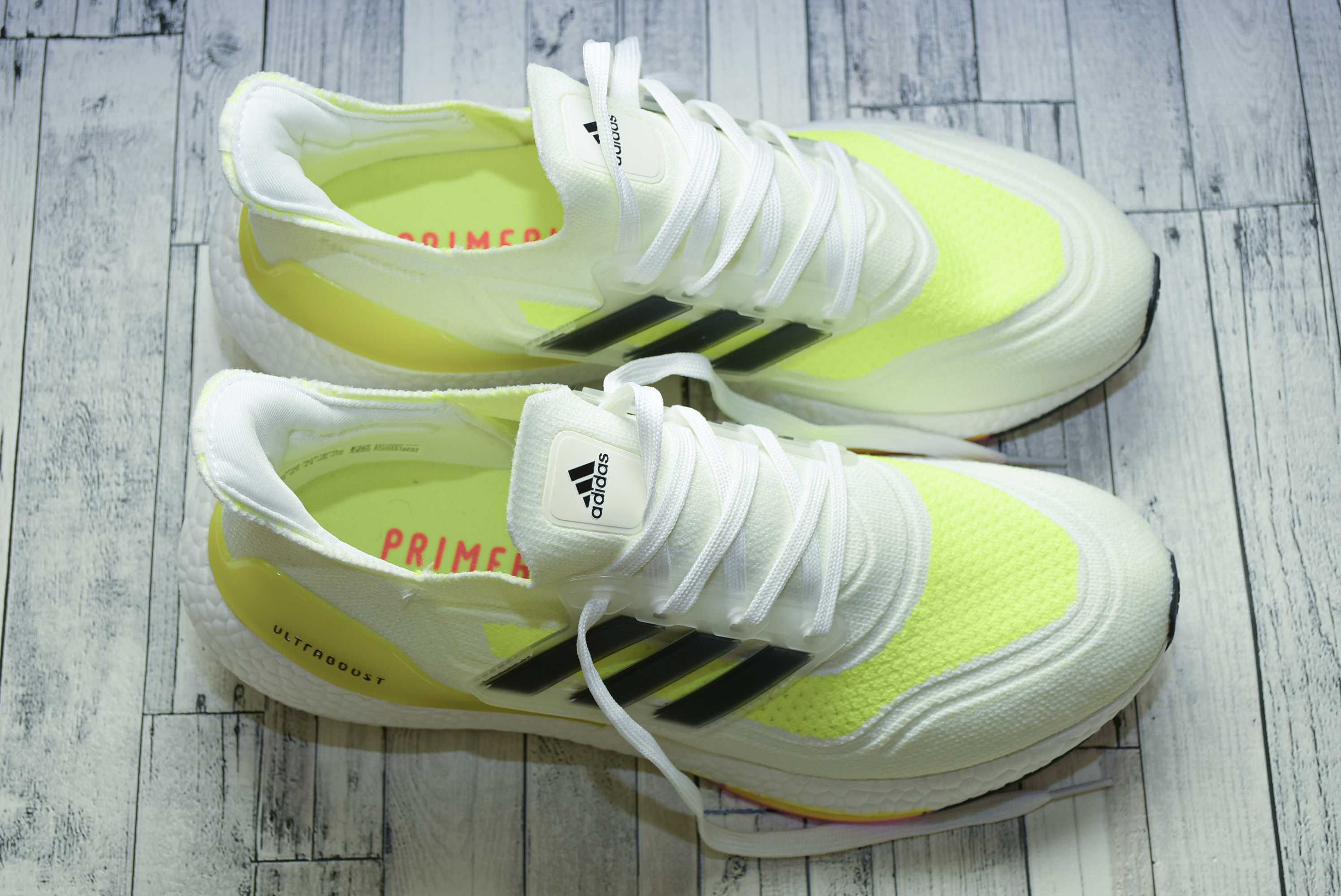 Топові чоловічі бігові кросівки Adidas Ultraboost 21 2023