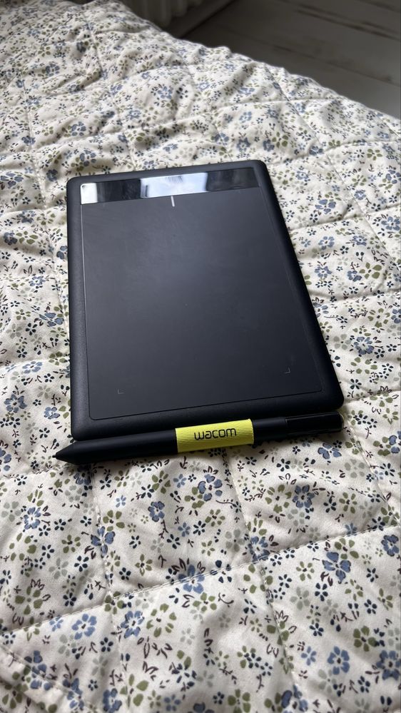 Tablet graficzny czarno zielony z rysikiem długopisem Wacom