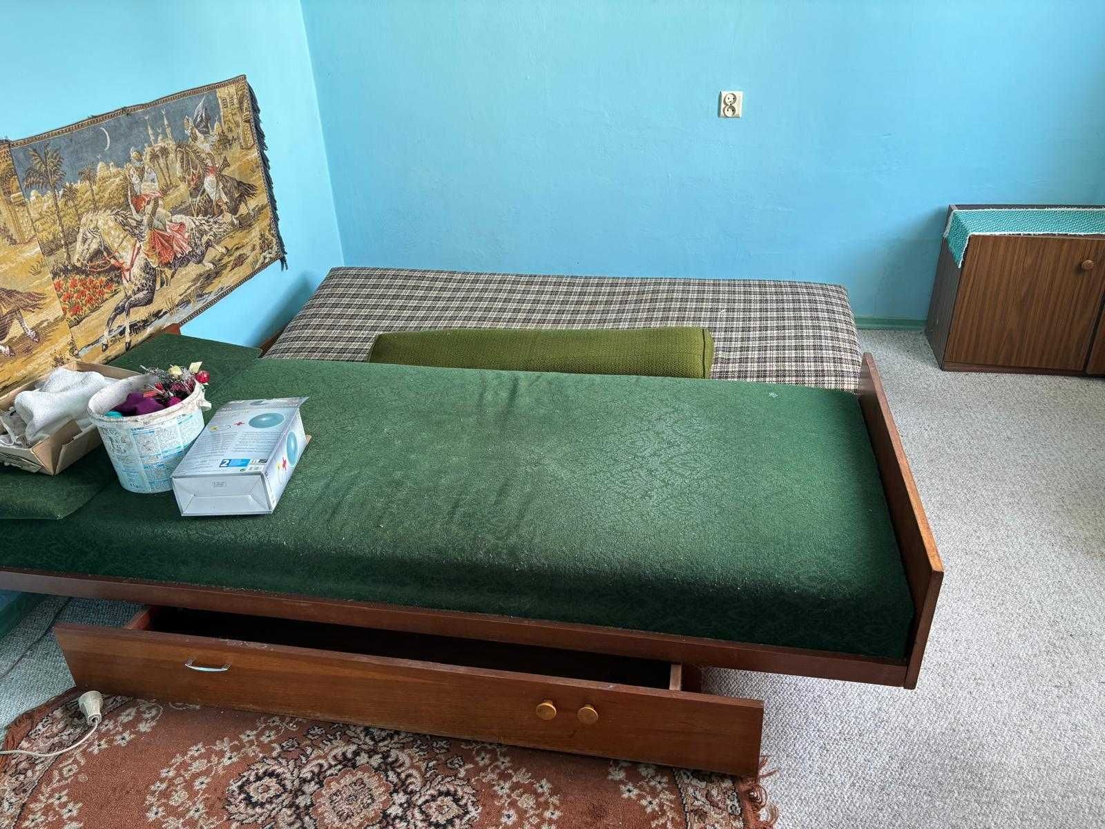 Meble i różne elementy wyposażenia ze starego domu