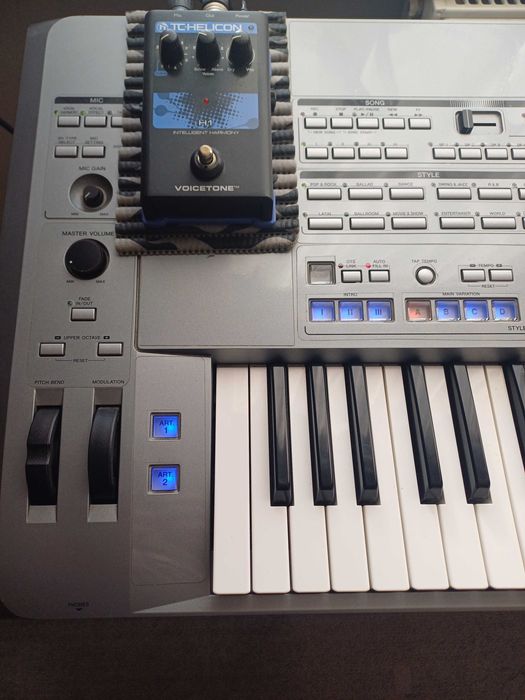 Organy klawiszowe Tyros 5