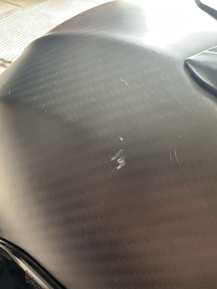 Capacete Scorpion em fibra de carbono