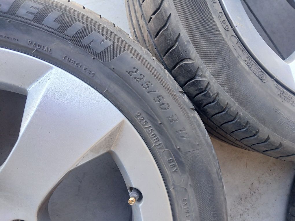 4 jantes r17 Peugeot com pneus 225 50 r17 Michelin