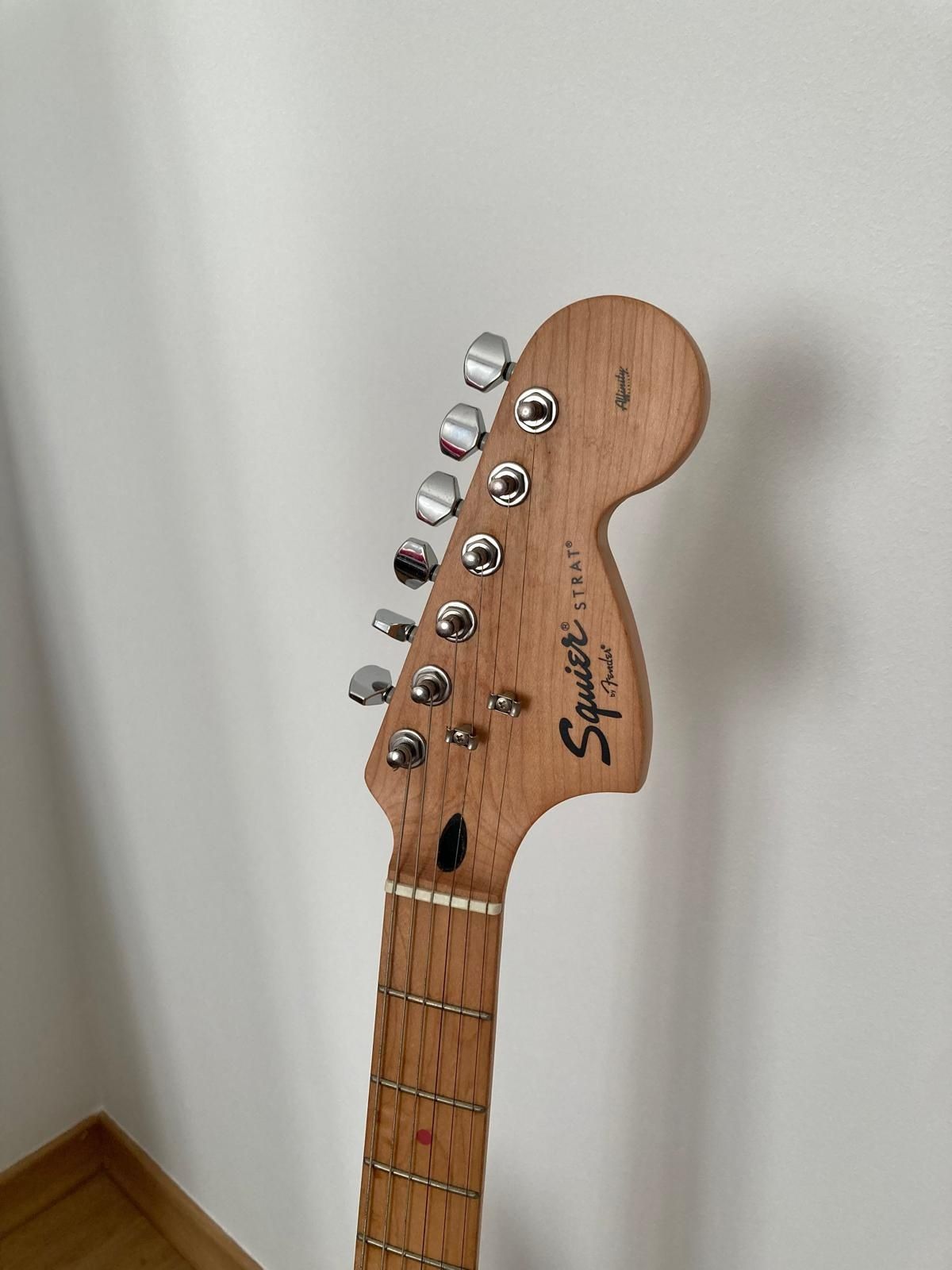 Guitarra Fender Hello Kitty Stratocaster