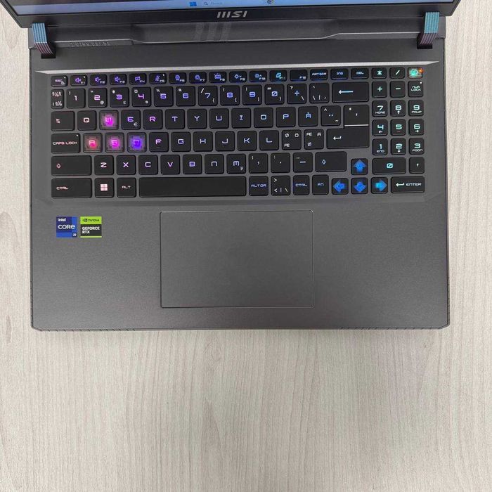 MSI Vector GP68HX 12VH  144Hz i9-12900HX 32GB SSD 1TB  RTX 4080