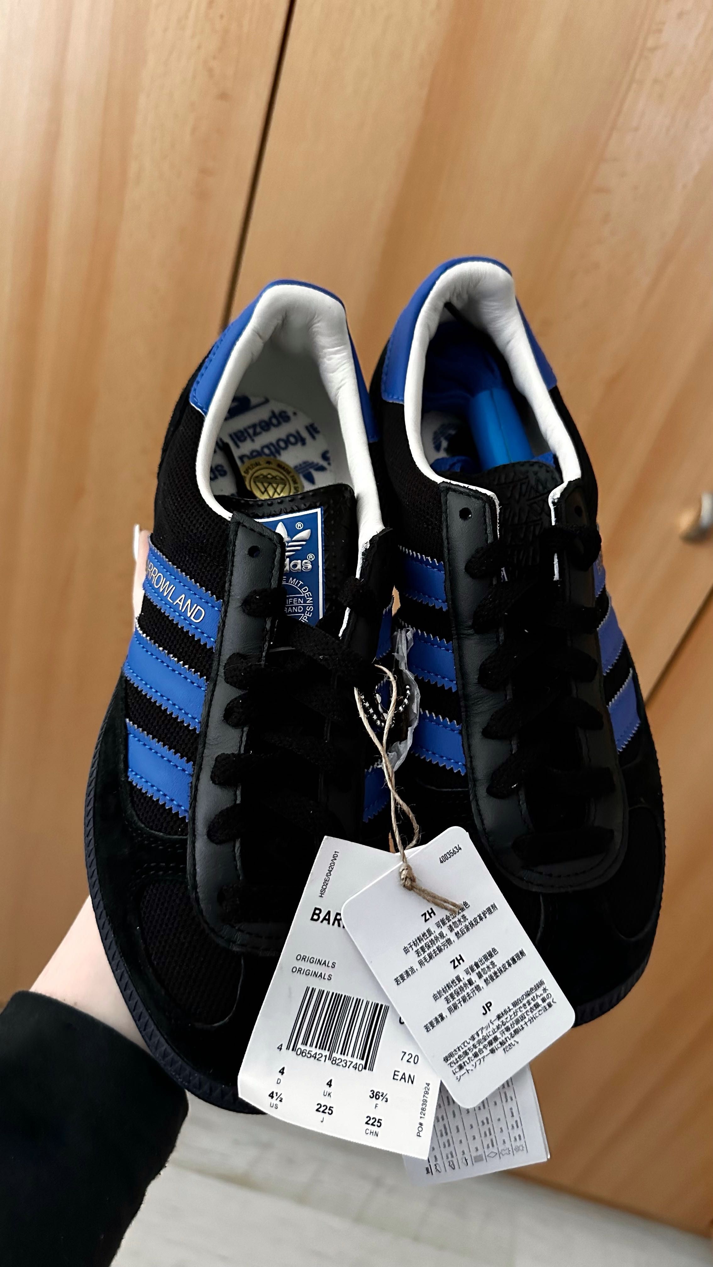 adidas Barrowland SPZL Black Night Navy
Rozmiar 36 2/3