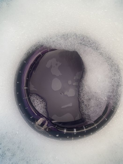 Fioletowa, masywna popielnica ze szkła Murano