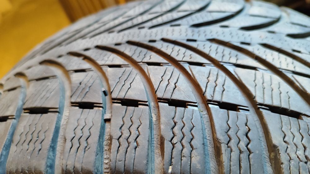 Dwie opony zimowe Michelin 235/55R18