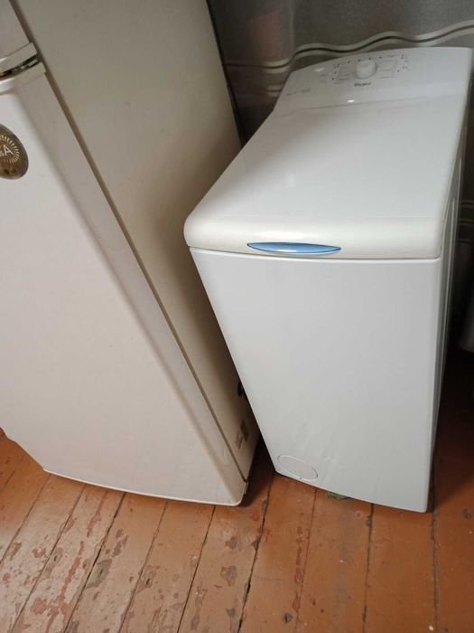 Продам вертикальную стиральную машину Whirlpool