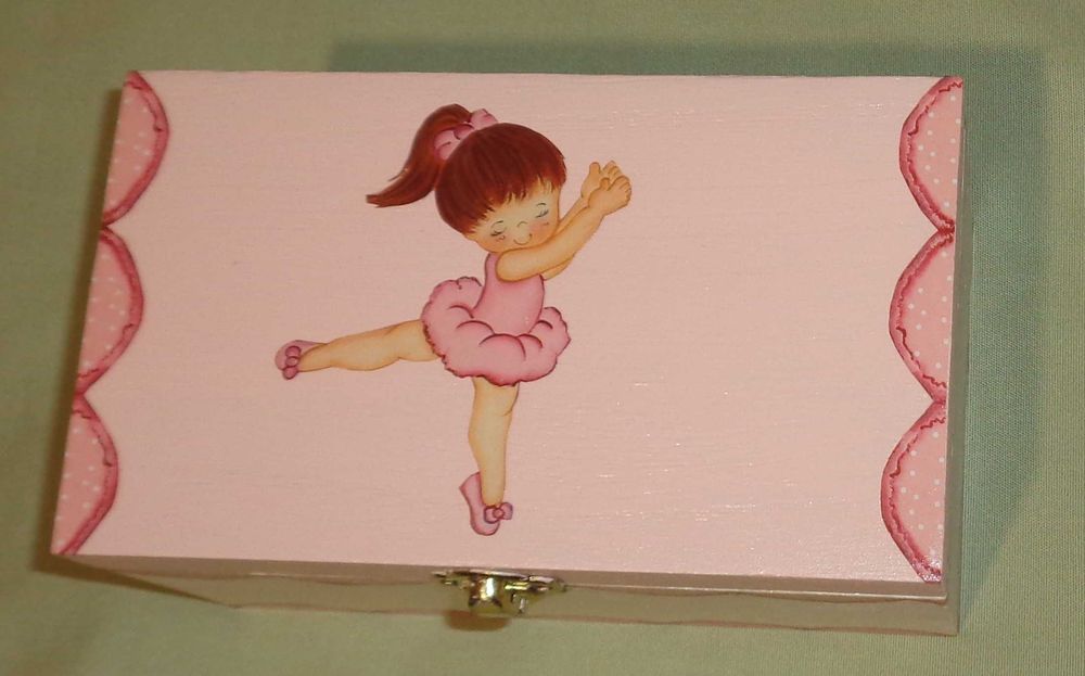 Caixa de madeira bailarina rosa com decoupage pintada à mão (nova)